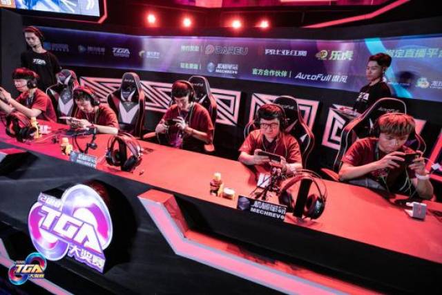 奠定了坚实 奠定了坚实